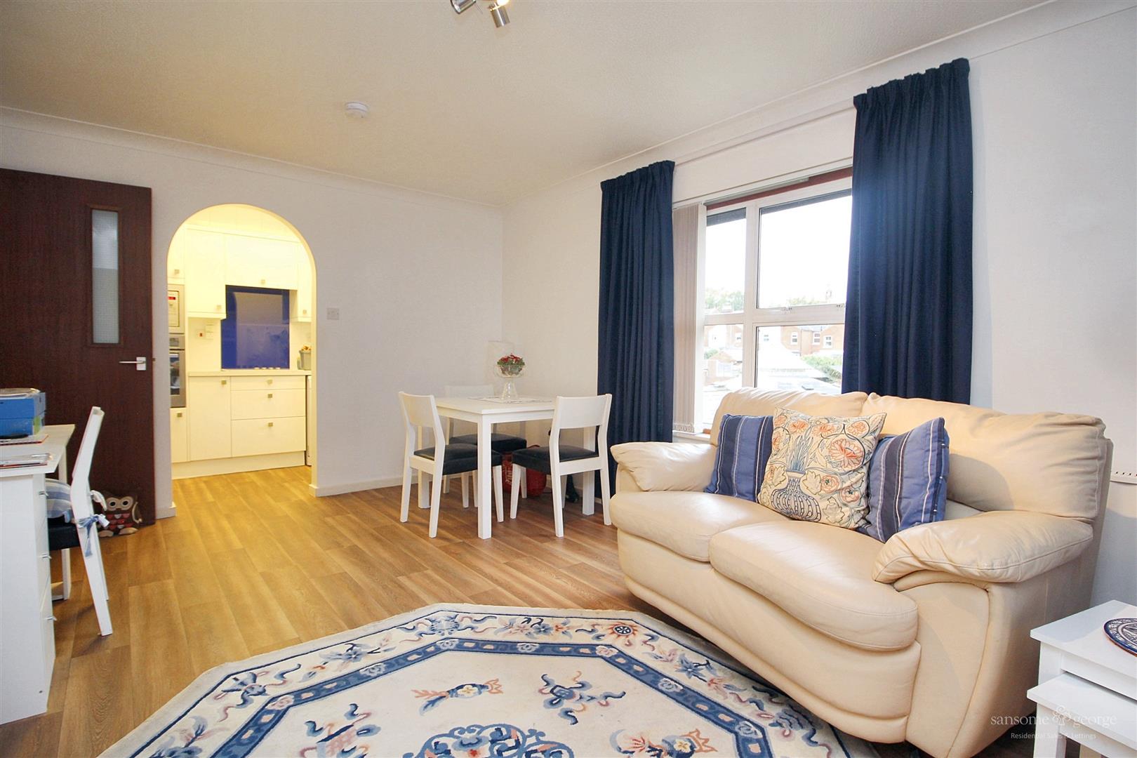 1 bed property in Gordon Palmer Court, Reading
